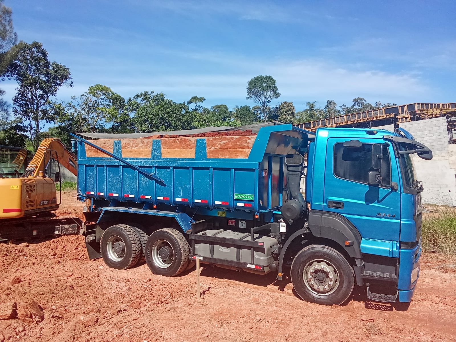 Projeto de terraplanagem residencial finalizado em Embu das Artes